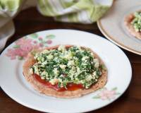 Italian Oat Crust Pizza Topped With Spinach And Paneer Recipe