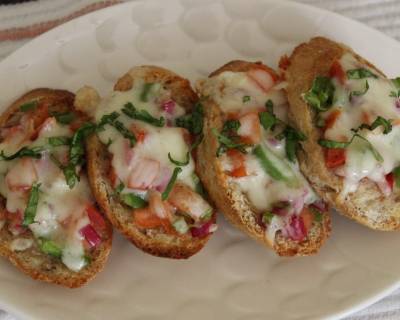 Cheesy Bruschetta With Capsicum And Tomatoes Recipe