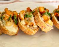 Mac and Cheese On Crostini Recipe