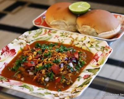 Kolhapuri Misal Pav Recipe