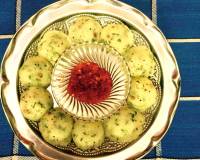 Mini Rava Idli With Tomato Chutney Recipe