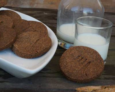 Eggless Ragi & Whole Wheat Crisp Biscuits Recipe