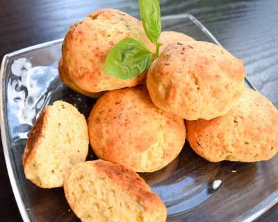 Fluffy & Crispy Cheese Herbed Biscuits Recipe