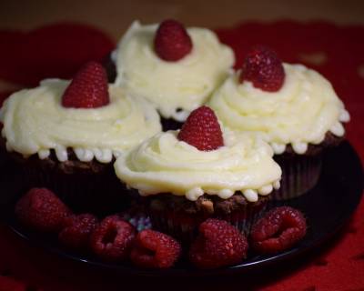 Eggless Chocolate Cupcakes With Raspberry & Cheese Frosting