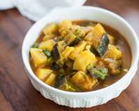 Ringna Batata Nu Shaak Recipe- Aloo Baingan Ki Sabzi Recipe 