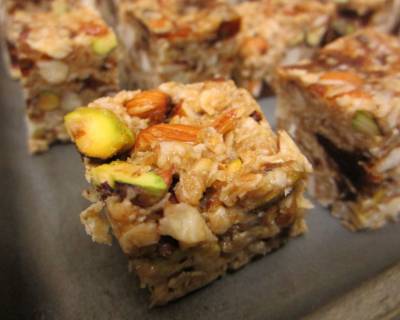 Healthy Oatmeal Energy Bar With Dates & Nuts Recipe