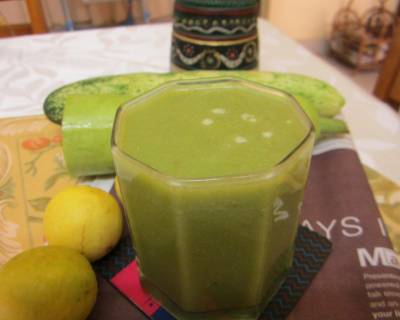 Spiced Bottle Gourd And Spinach Juice Recipe