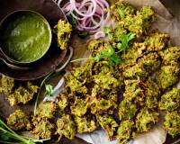 Hari Matar Ke Pakode Recipe - Green Pea Fritters