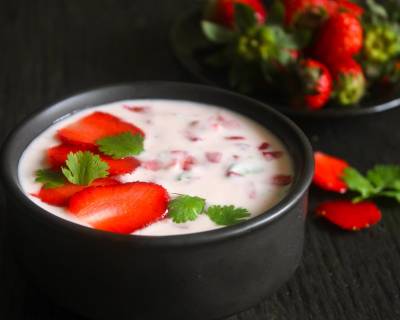 स्ट्रॉबेरी रायता - Strawberry Raita (Recipe In Hindi)