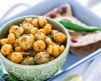 आलू मखाना की सब्ज़ी रेसिपी - No Onion No Garlic Aloo Makhana Sabzi (Recipe In Hindi)