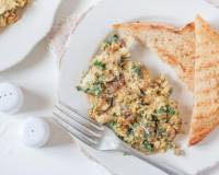 Egg White Cheese Scrambled Eggs With Spinach & Caramelized Onion Recipe