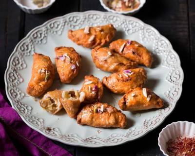 Kesar Mawa Gujiya Recipe- Gujiya Stuffed With Saffron, Khoya & Nuts
