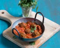 Gahat Rasmi Badi Recipe (Uttaranchal Kulith Koftas In Tomato Onion Gravy)