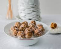 लेमन कोकोनट चिआ एनर्जी बॉल्स रेसिपी - Lemon Coconut Chia Energy Balls Recipe