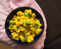 Bengali Phool Gobhir Paturi Recipe (Cauliflower & Potatoes With Poppy Seed Paste)