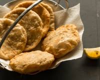 Radhaballabhi Recipe (Bengali Stuffed Poori With Spiced Urad Dal)