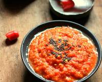 लाल मिर्च थेचा - Red Chilli Thecha (Recipe In Hindi)
