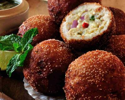 Paneer Stuffed Bread Fritters Recipe