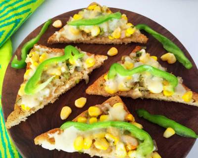 Cheesy Corn And Onion Toasts Recipe