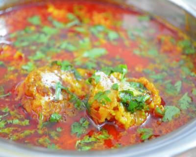 Aal Ke Kofte (Bottle Gourd Fritters In Spicy Gravy) Recipe