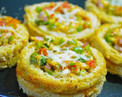 Mini Bread Pizza Recipe - Cheesy Canapes