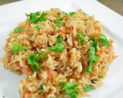 टोमेटो राइस विथ बेसिल रेसिपी - Tomato Rice With Basil Recipe