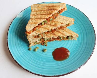 Masala Carrot And Peas Sandwich Recipe