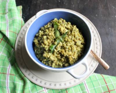 Moongachi Usali (Goan Style Sprouted Green Gram Stir Fry)
