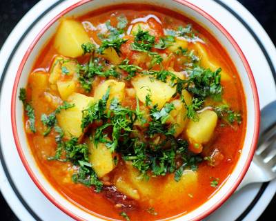 Aloo Tamatar Sabzi Recipe - Spicy Potatoes In a Tomato Curry