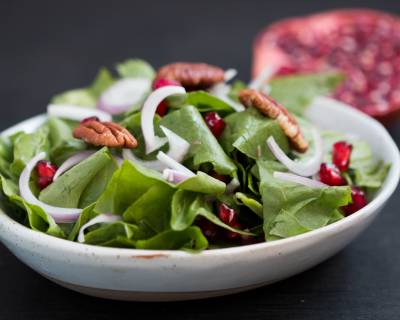 Chopped Spinach And Pomegranate Salad Recipe