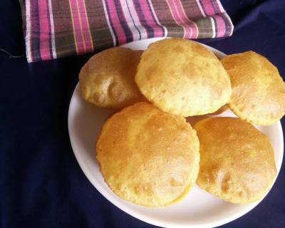 Makki Ki Puri Recipe (Maize Flour Fried Indian Bread)