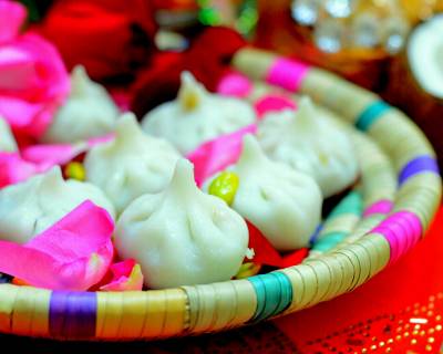 Traditional Steamed Modak Recipe (Ukadiche Modak With Rice flour)