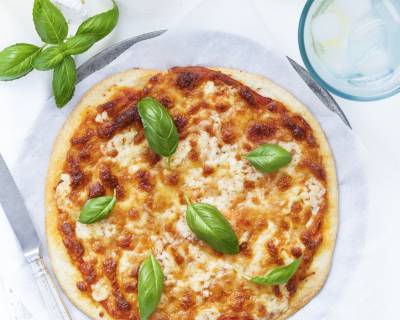 Classic Pizza Margherita Recipe - Pizza Topped With Cheese And Tomato Sauce