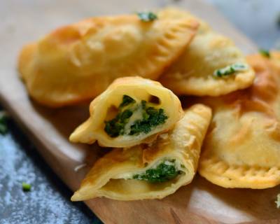 Spinach & Cheese Gujiya Recipe