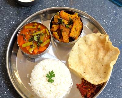 Everyday Meal Plate : Mukkala Pulusu With Aratikaya Vepudu And Steamed Rice