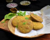 Palak And Peas Kachori Recipe