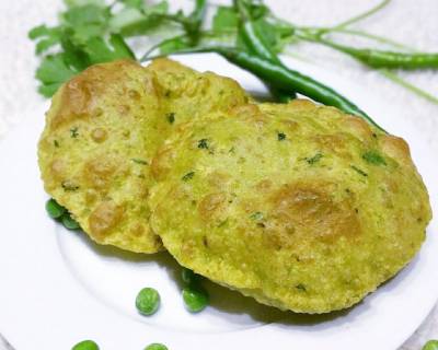 Matar Ajwain Ki Puri Recipe