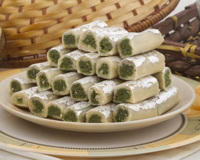 Kaju Pista Roll Recipe - Cashew Nut Pistachio Fudge