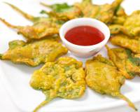 Crispy Palak Pakora Recipe - Monsoon Snack