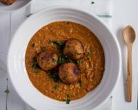 Mocha Chingri Manohara Recipe (Shrimps Stuffed Banana Flower Kofta Curry)