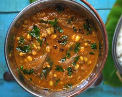 Chettinad Style Mulaikattiya Pasi Payaru Kuzhambu (Sprouted Green Gram Curry)