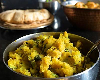 हरे धनिए की सब्ज़ी रेसिपी - Coriander Leaves Dry Curry (Recipe In Hindi)