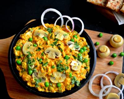 मटर मशरुम करी रेसिपी - Matar Mushroom Curry (Recipe In Hindi)