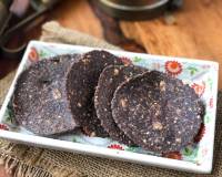 Ragi Nippattu Recipe With Peanuts And Sesame - Ragi Thattai / Chekkalu 