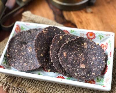 Ragi Nippattu Recipe With Peanuts And Sesame - Ragi Thattai / Chekkalu 