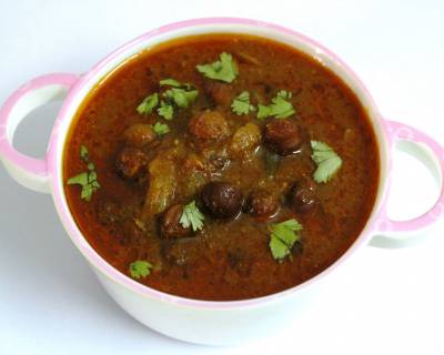 Punjabi Black Chickpea Curry Recipe - Kale Chane Ki Sabzi