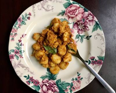 Kakka Orotti Recipe - Steamed Mini Rice Balls in Chicken Gravy