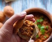 चिकन कीमा स्लाइडर्स रेसिपी - Indian Chicken Keema Sliders Recipe