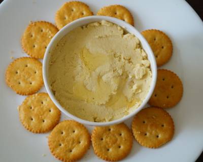 Hummus Flavoured With Garlic Recipe