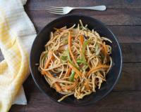 Indo Chinese Chicken Hakka Noodles Recipe